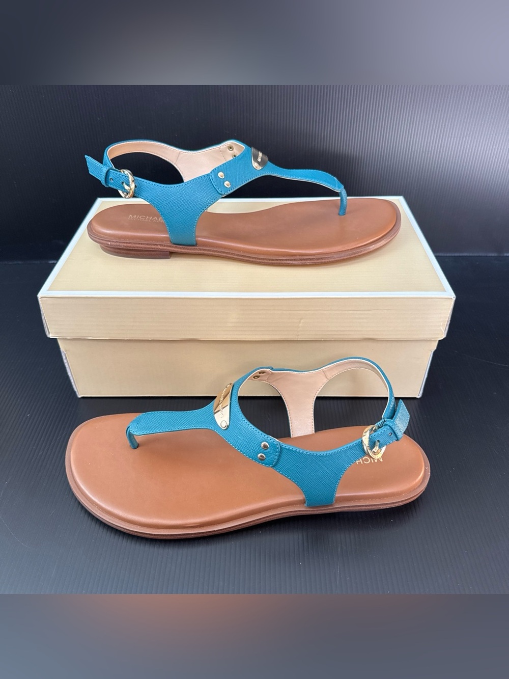 NIB Michael Kors Dark Cyan Plate Thong Leather Flats Sandals Women’s Size 9.5